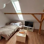 בית אירוח Large Private Near Center With Free Public Parking *